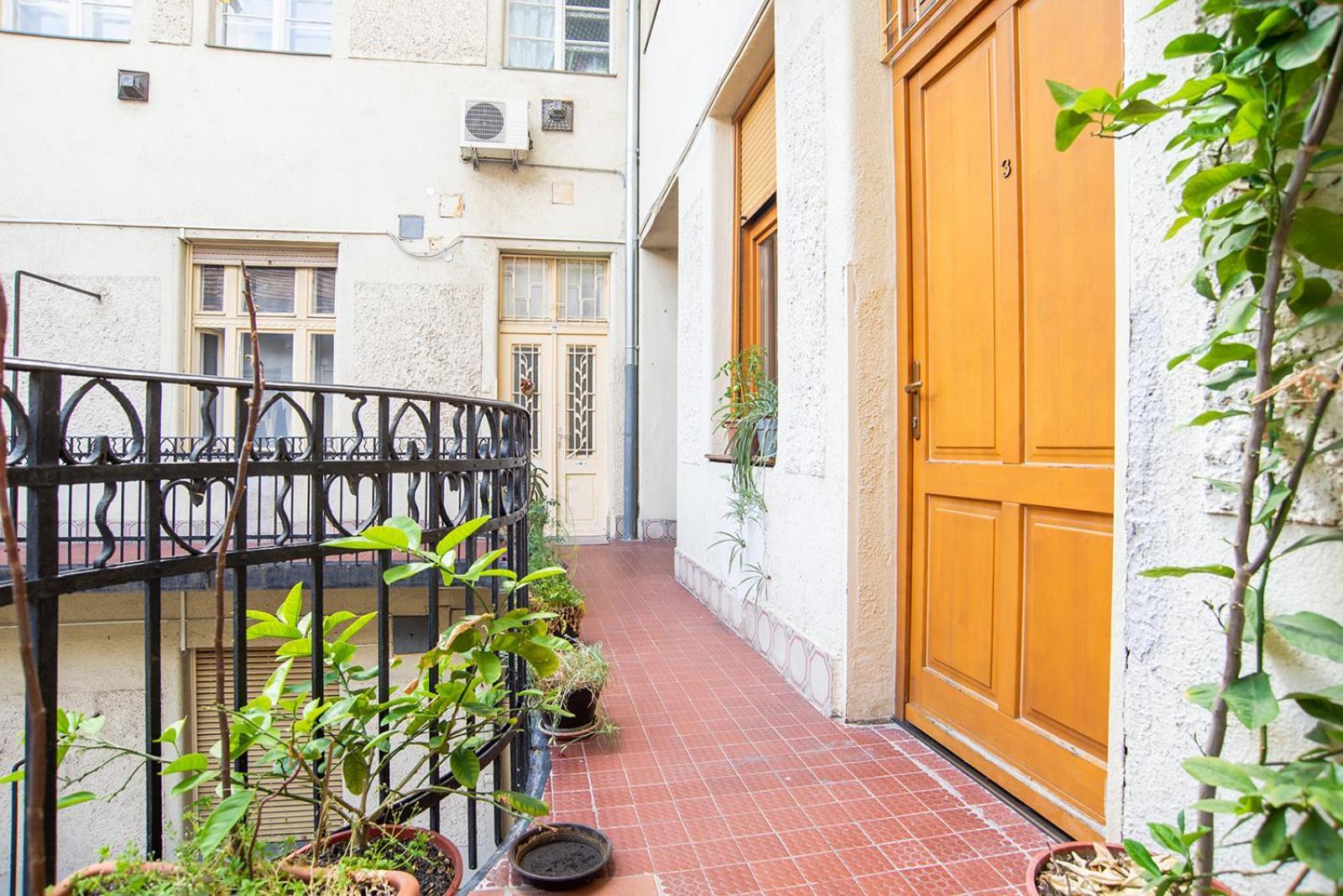Tas Vas - Charming In Budapeste